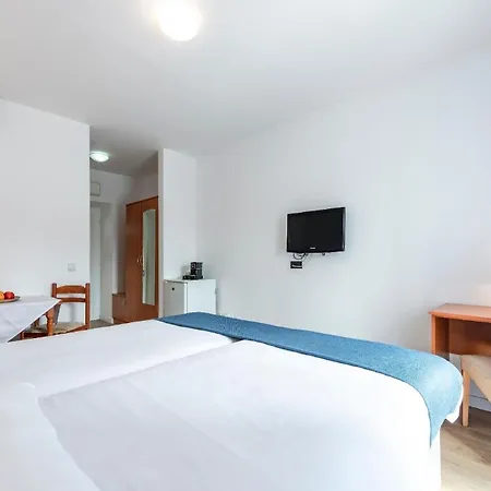 Gaestezimmer Mit Kleiner Gartenterrasse Apartman