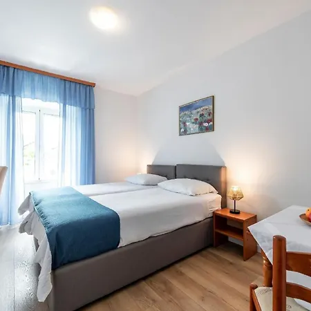 Gaestezimmer Mit Kleiner Gartenterrasse Apartman Stikovica