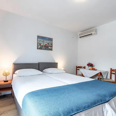 Gaestezimmer Mit Kleiner Gartenterrasse Apartamento *